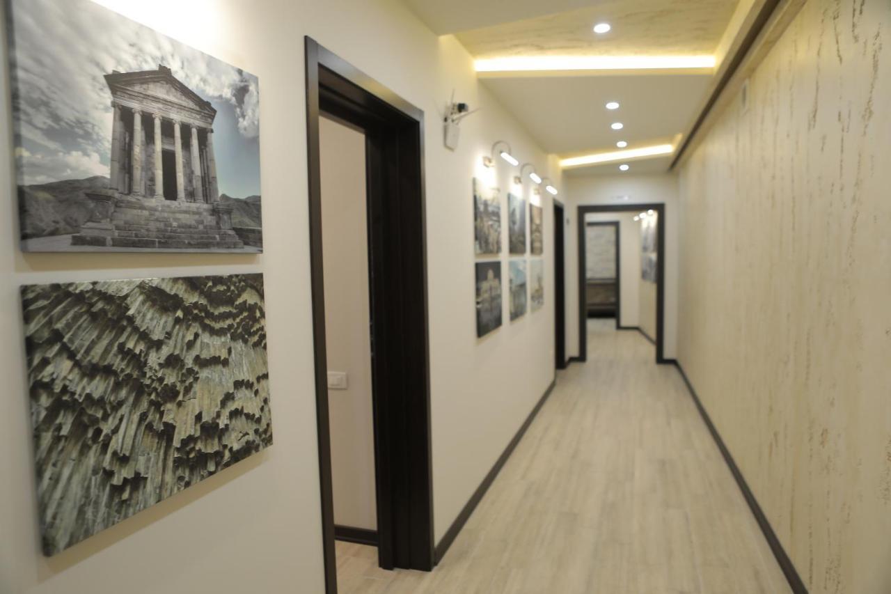 4Room Hotel Yerevan Exterior photo